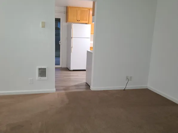 555 N 7th St APT 7, Harrisburg, OR 97446