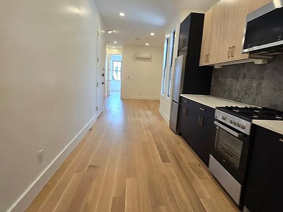 3rd image of 50 Grace St #3D
