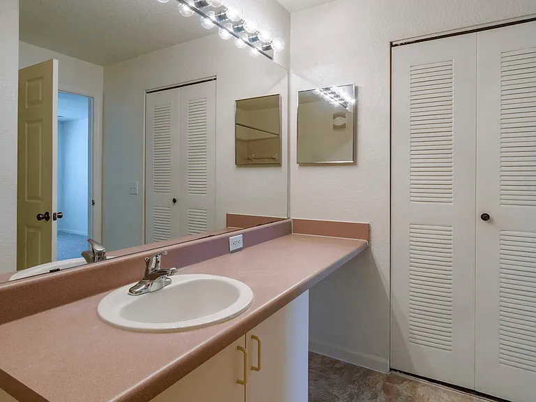 Westminster Apartments — Photo 14