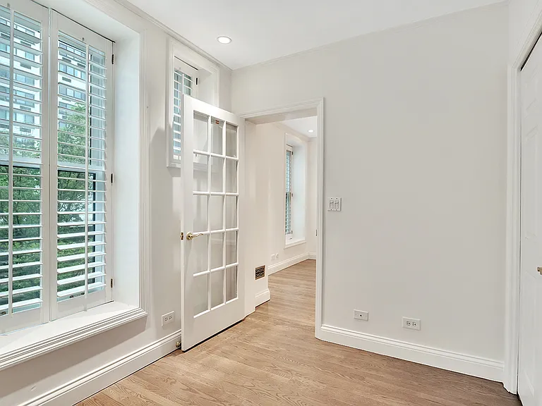1228 N Dearborn St #2 — Photo 37