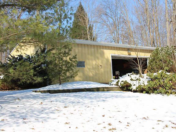 3rd image of 14718 Edgehill Dr