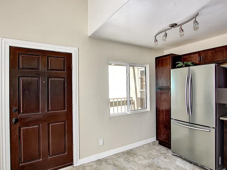 838 S Langley Ave #203 — Photo 5