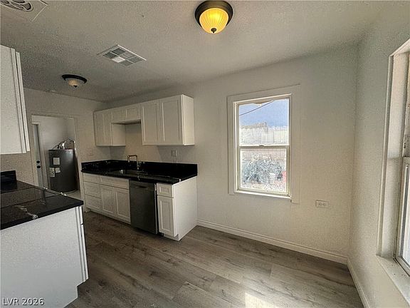 5th image of 2106 Stewart Ave