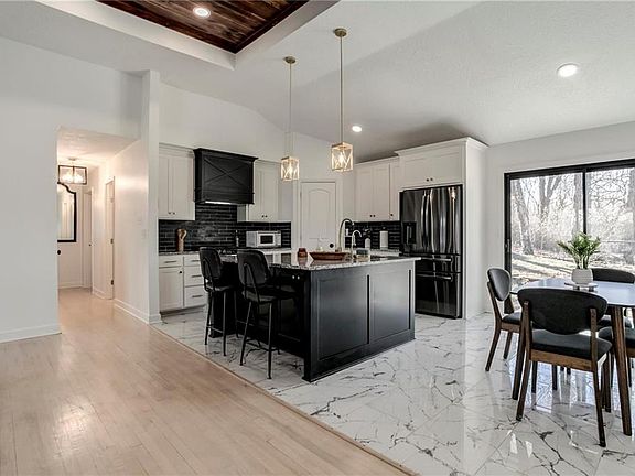 5th image of 13811 S Lakeshore Dr