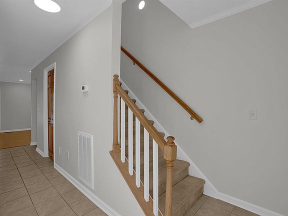 4th image of 301 Harbor Heights Dr APT 17D