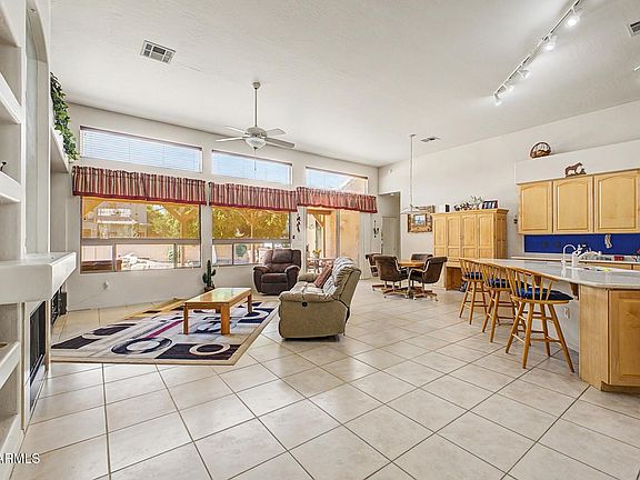 5th image of 433 W DESERT Avenue