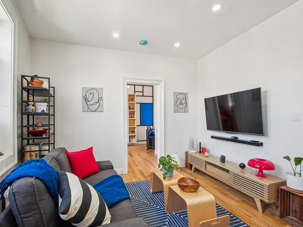 527-529 34th Street image 4 of 15