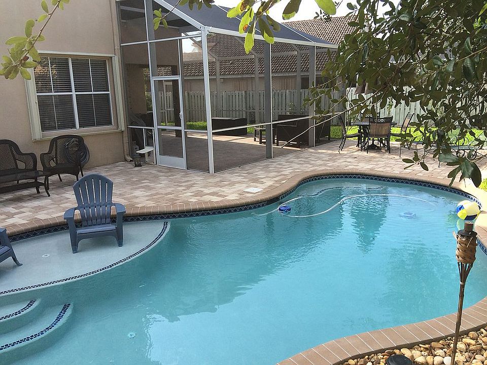 1st image of 519 Carrington Dr