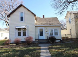 614 Garfield St, Holdrege, NE 68949