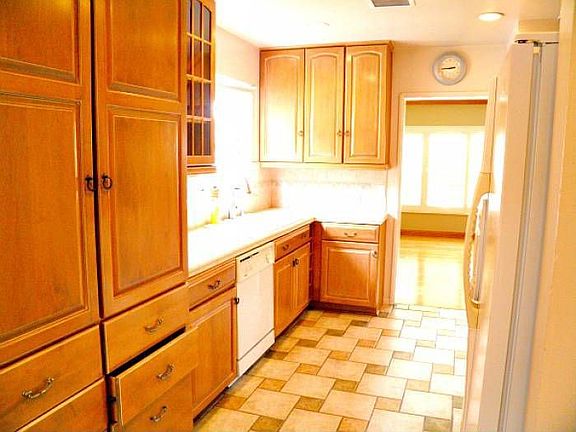 5th image of 8030 Croydon Ave
