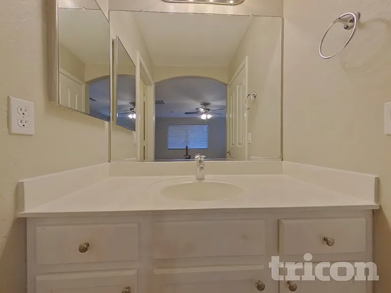 2114 S 114th Ln — Photo 11