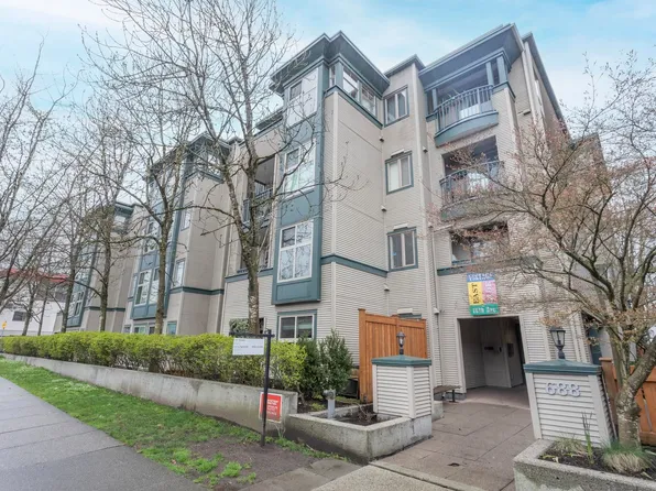 688 E 16th Ave #104, Vancouver, BC V5T 2V4