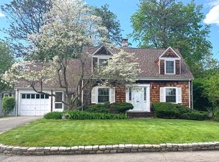 71 Beechwood Rd, Wellesley, MA 02482