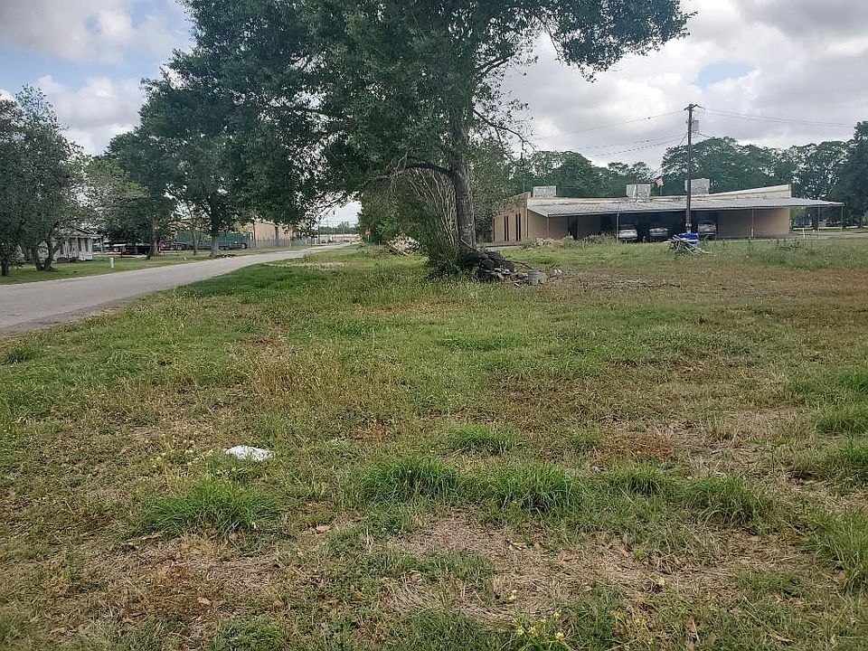 1st image of 610 E West St