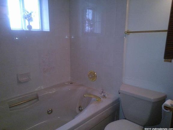 5th image of 623 Upland Dr