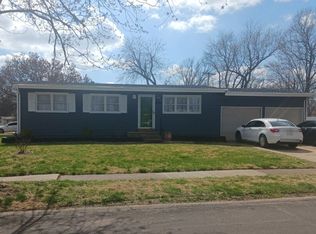 1010 Bellarmine Ln, Florissant, MO 63031