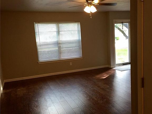 3rd image of 807 Skylark Dr