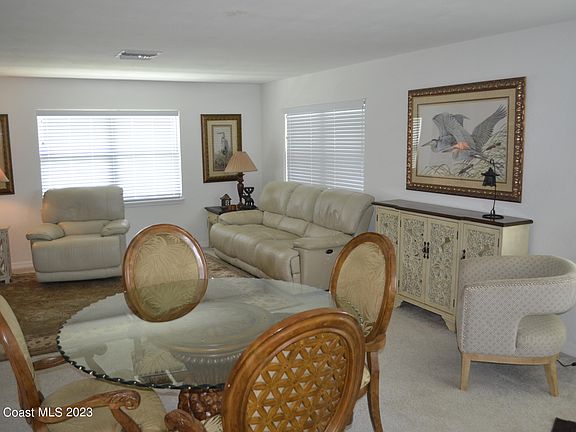 3rd image of 906 Hunter Park Pl
