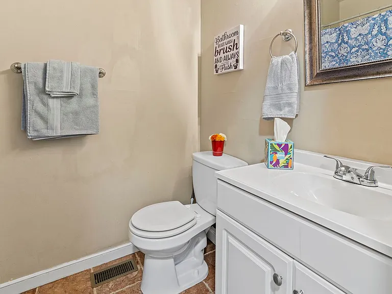 5048 Glen Tara Dr — Photo 22