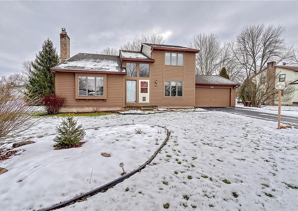 1st image of 19 Pine Brook Cir