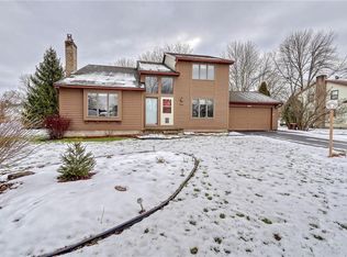 19 Pine Brook Cir, Penfield, NY 14526