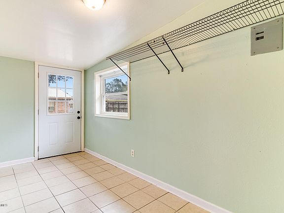 4th image of 4207 Alonzo St