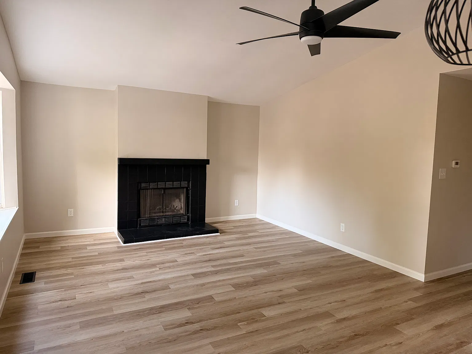 4 bed, 1119 sqft, $2,400 — Photo 3