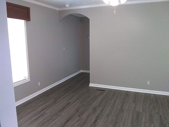 3rd image of 37 Dollie Cir