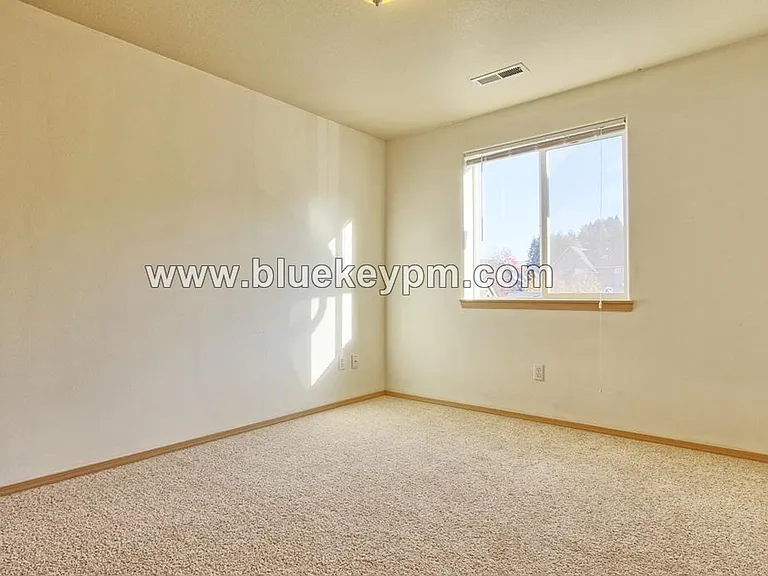 3807 NW Fletcher Ct — Photo 6