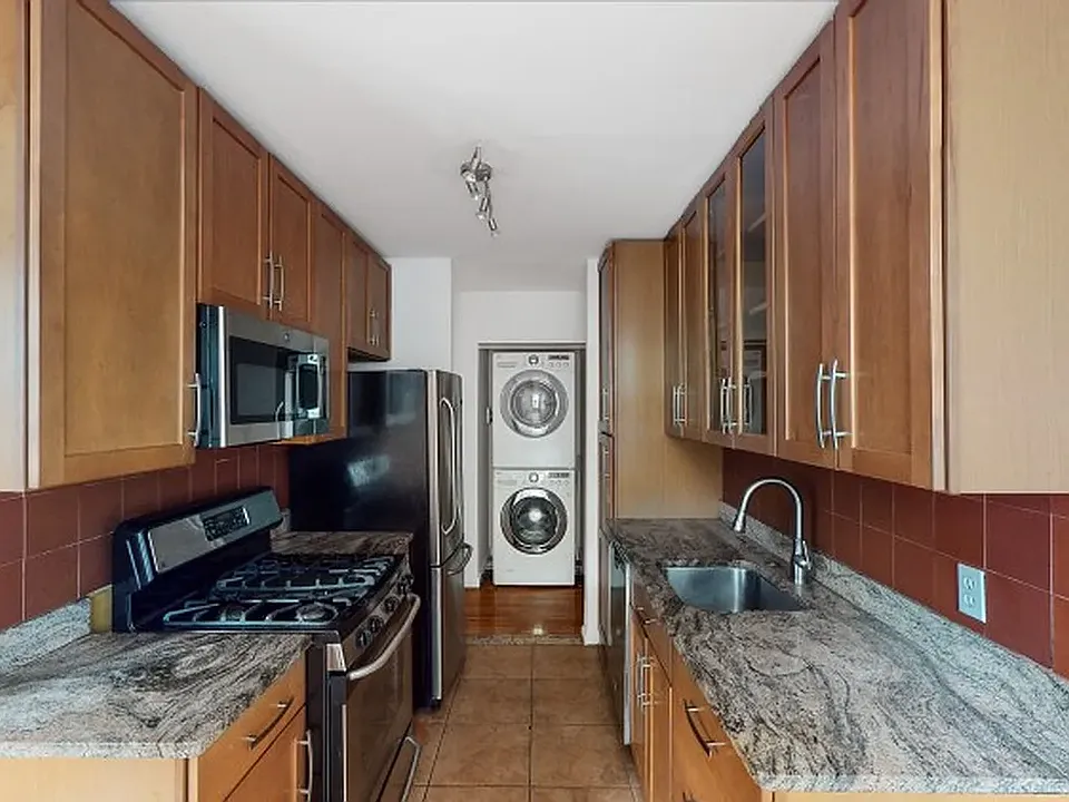910 Park Pl #2B