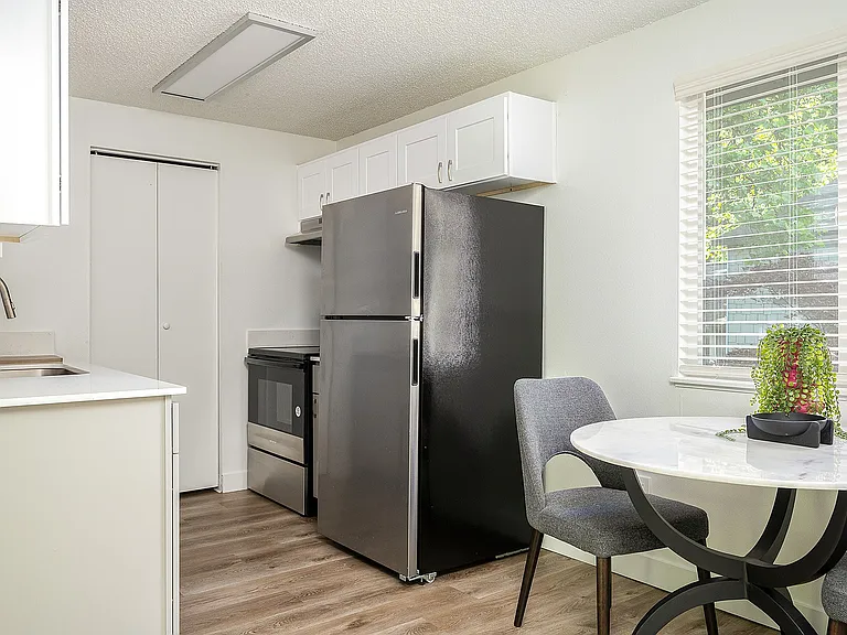 Westwood Green Apartments — Photo 16