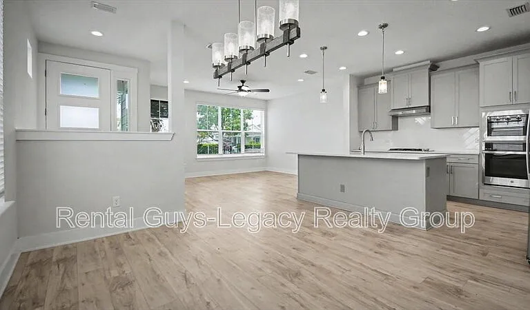 409 Crestview Dr — Photo 12
