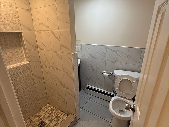 5th image of 75 Carlton Ave #B