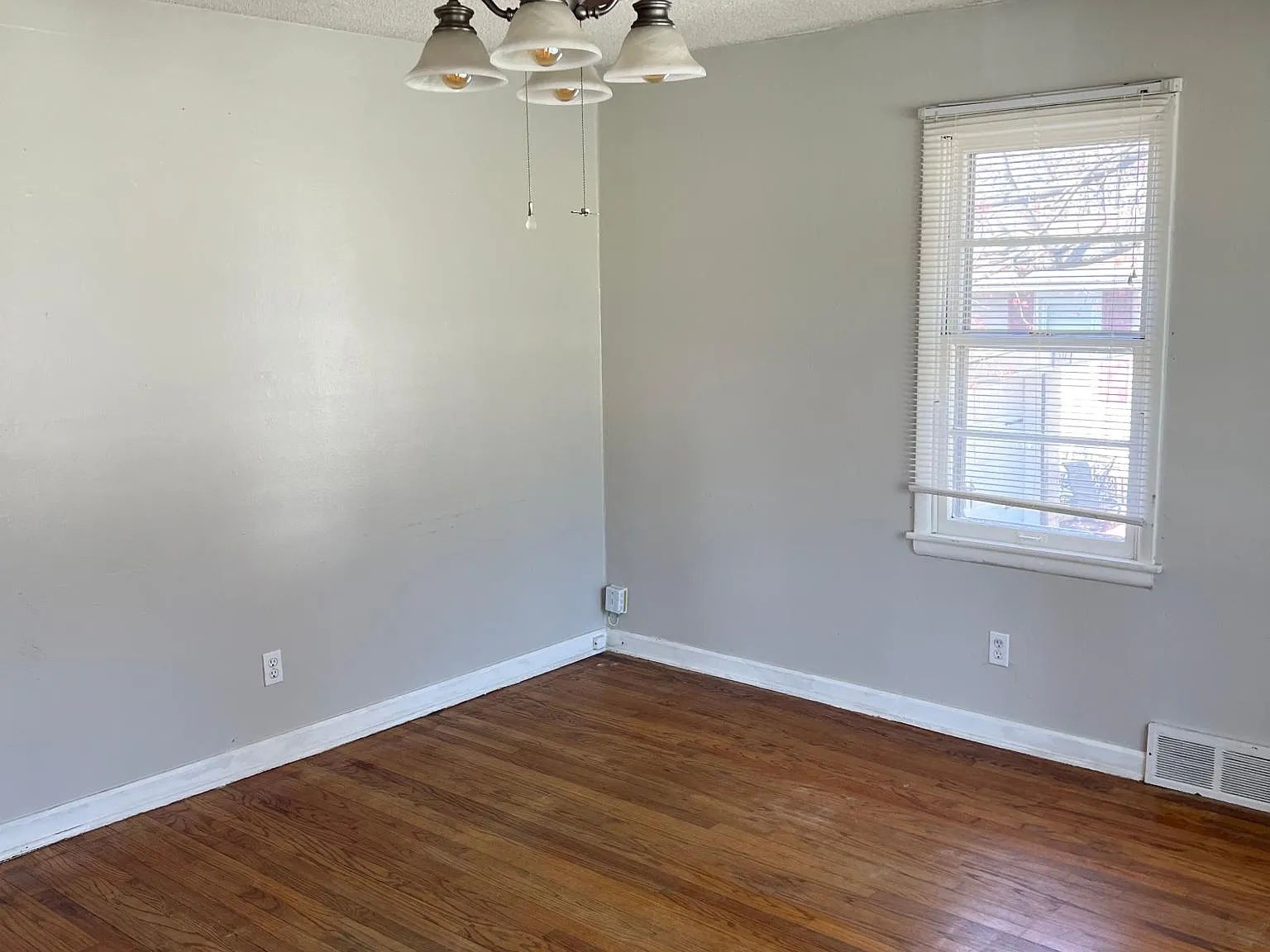 536 Middle St — Photo 3