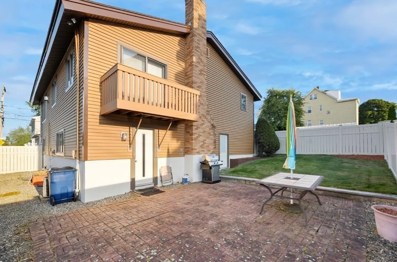 2 bed, 1250 sqft, $2,800 — Photo 2