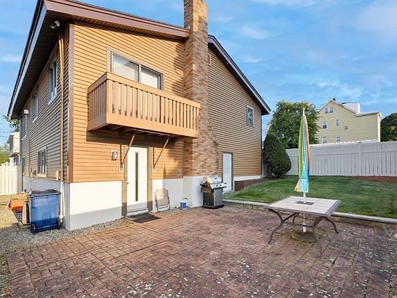 2nd image of 18 Blaney St #2