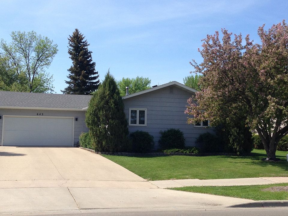 1st image of 643 7th Ave E