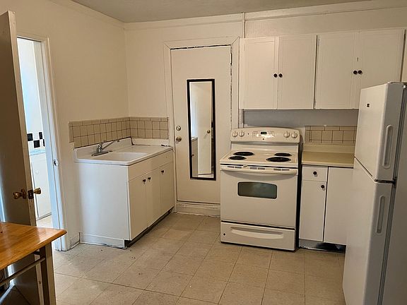 2nd image of 6016 Boulder Hwy