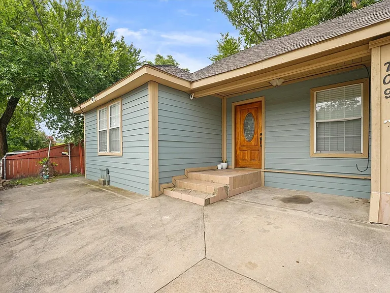 709 S Munger Blvd — Photo 3