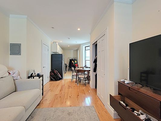 4th image of 301 10th Ave #3Z