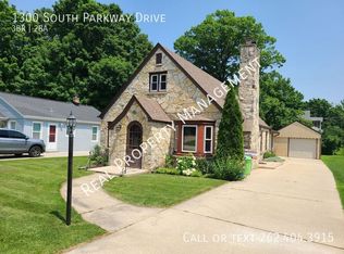 1300 S Parkway Dr, Brookfield, WI 53005