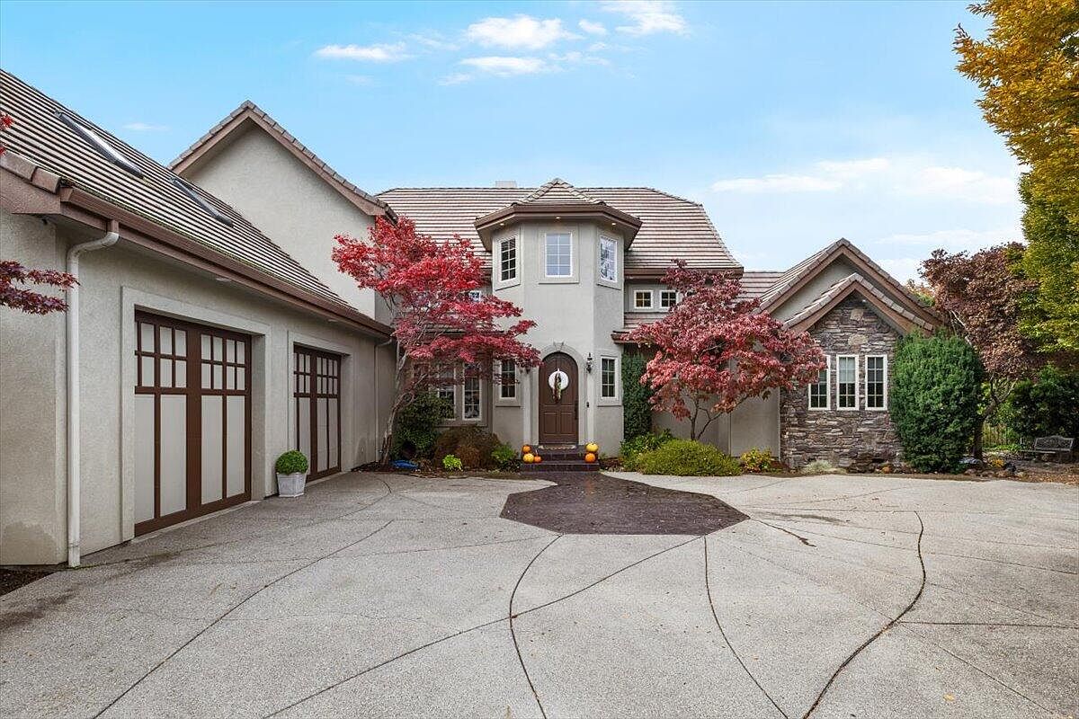 288 Island Pointe Dr