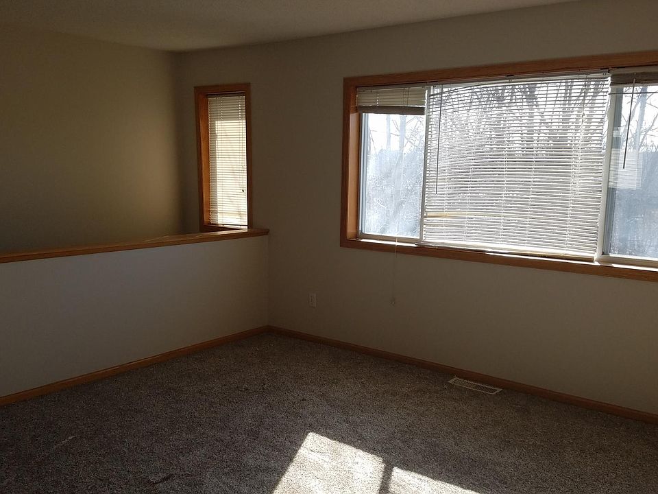 Living room: old photo before newly installed blinds