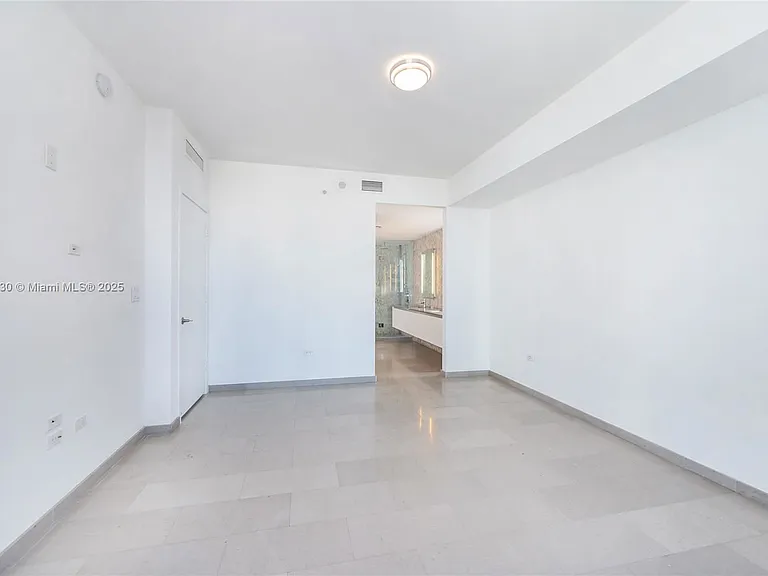 68 SE 6th St #1510 — Photo 11