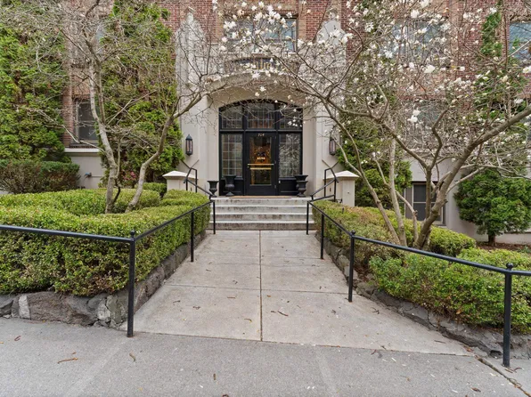 704 W 6th Ave APT 408, Spokane, WA 99204