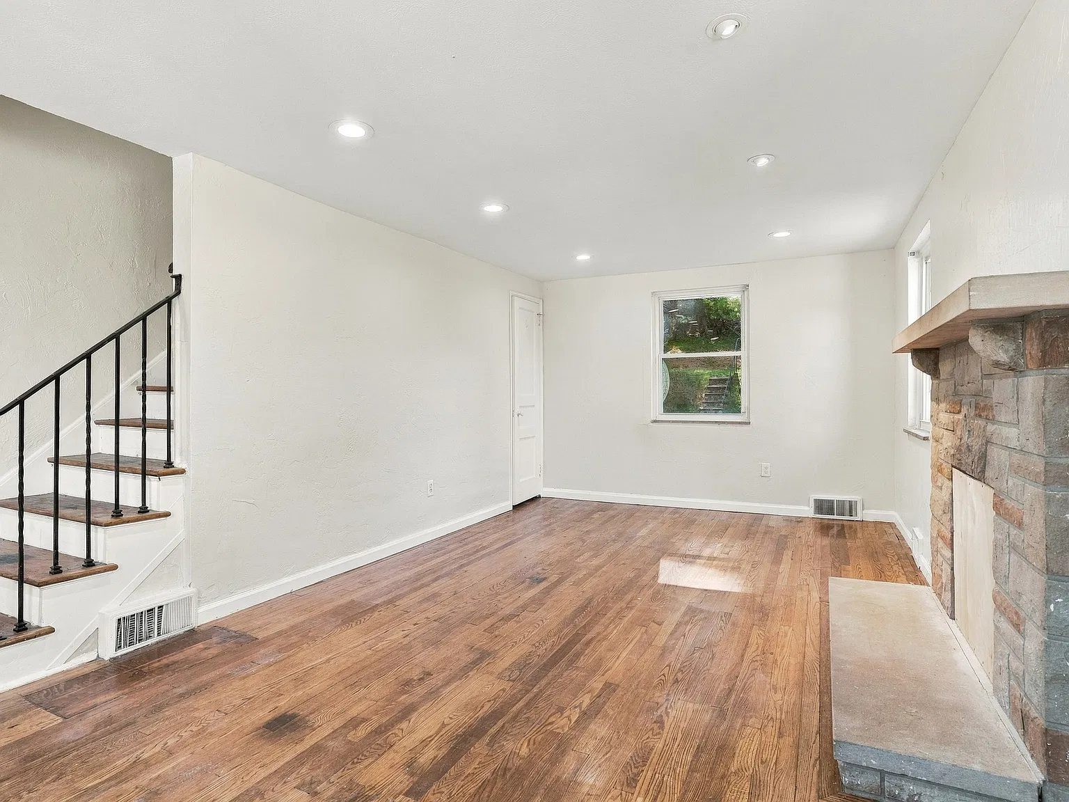 3 bed, 1144 sqft, $2,150 — Photo 4