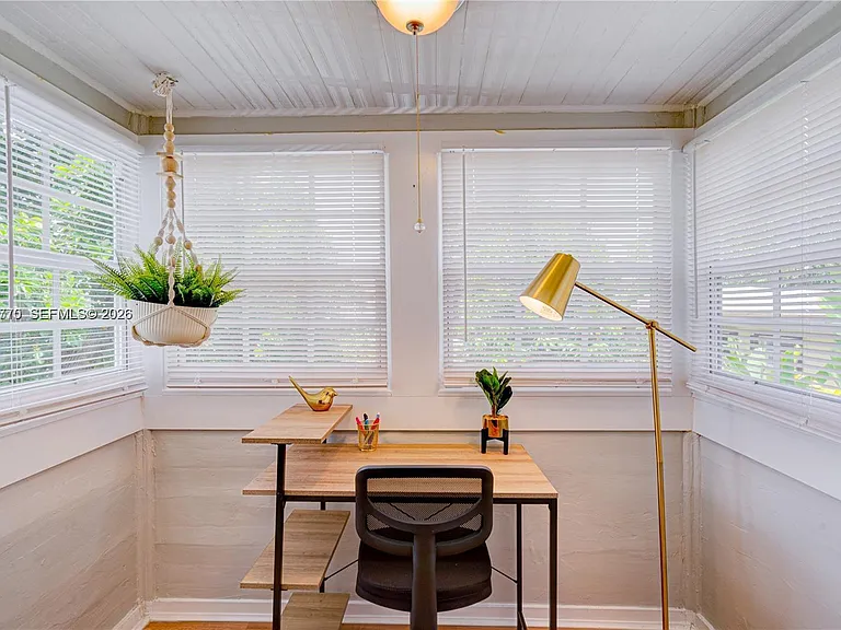 227 SW 30th Ave #B — Photo 7