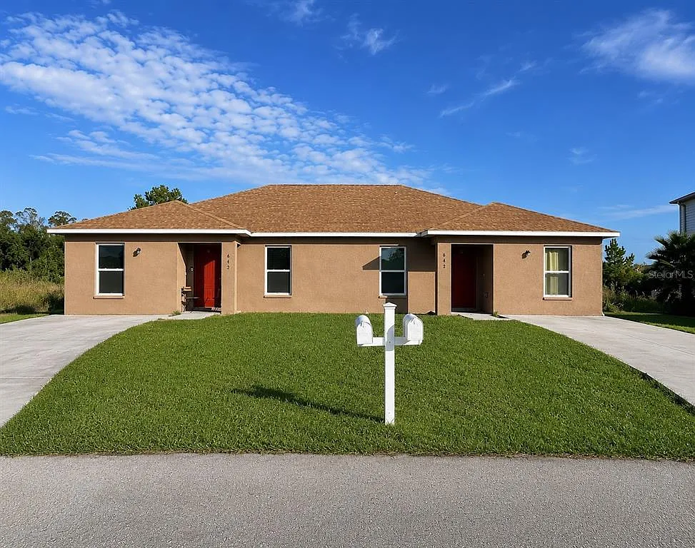 3 bed, 2.0 bath, 2205 sqft, $1,800 — Photo 1