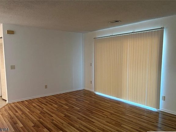 2nd image of 2513 Lighthouse Ln