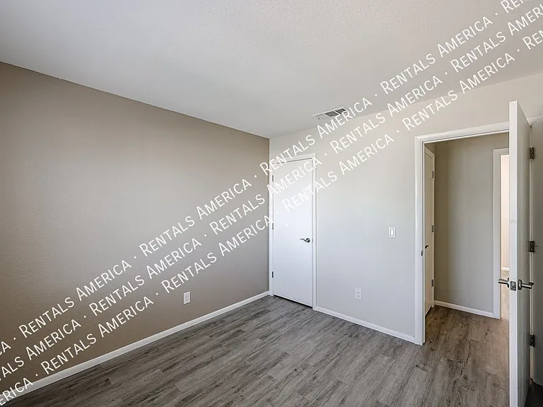 22442 N 21st St — Photo 26